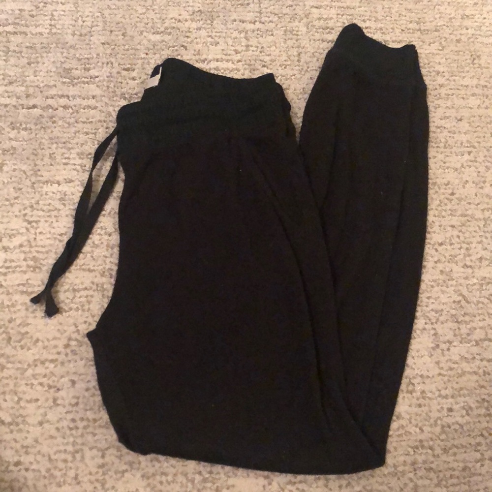 black sweat pants